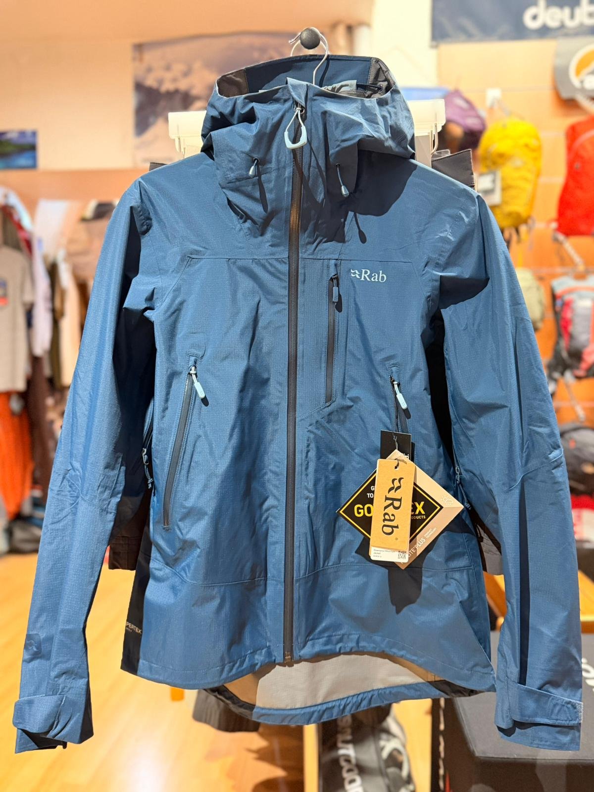 Veste Rab technique pour conditions hivernales
